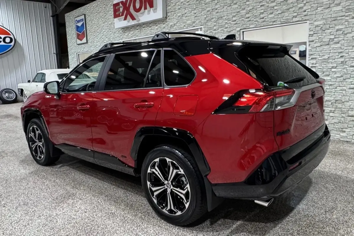 42 MILE 2025 TOYOTA RAV4 PRIME XSE — photo 2