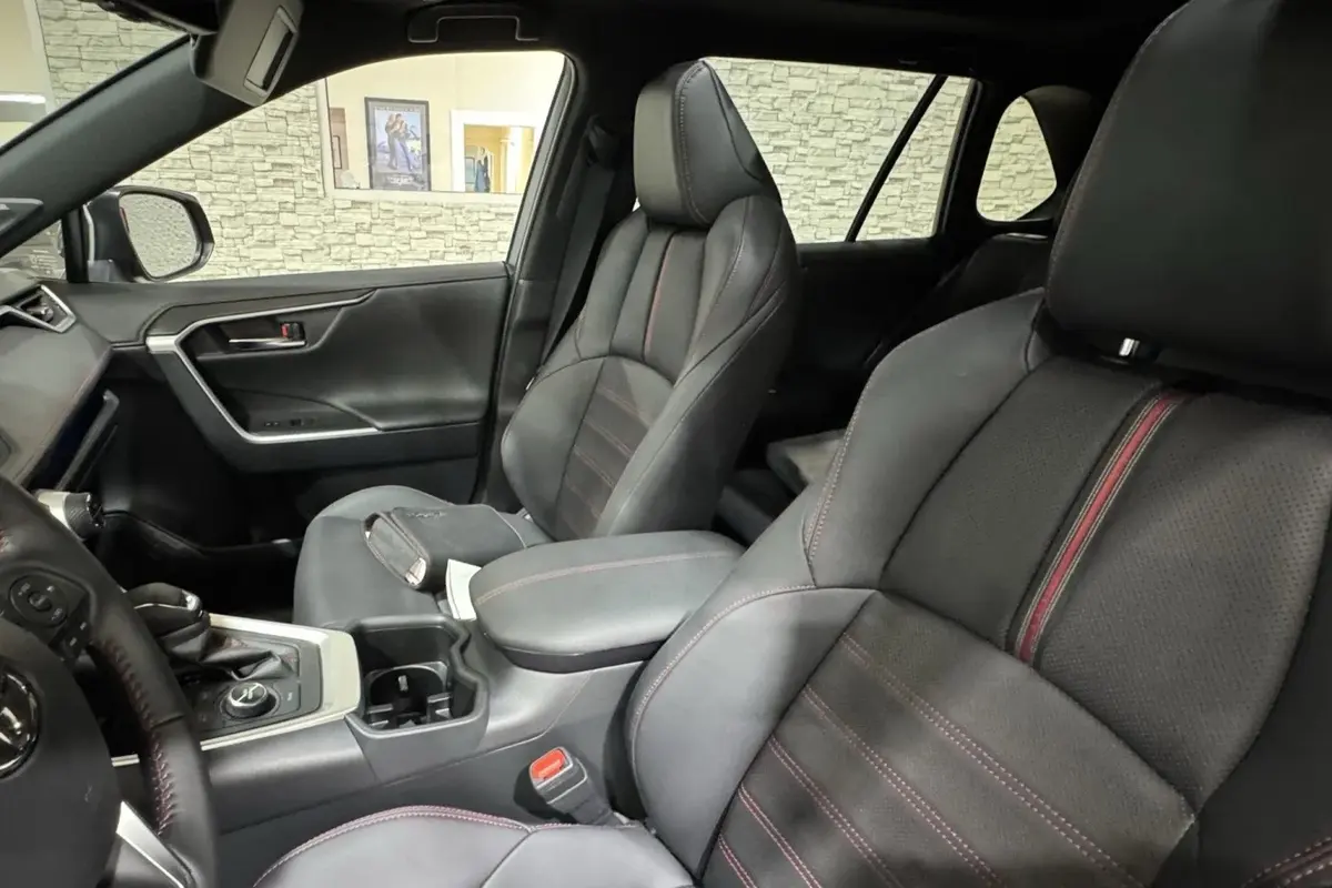 42 MILE 2025 TOYOTA RAV4 PRIME XSE — photo 4