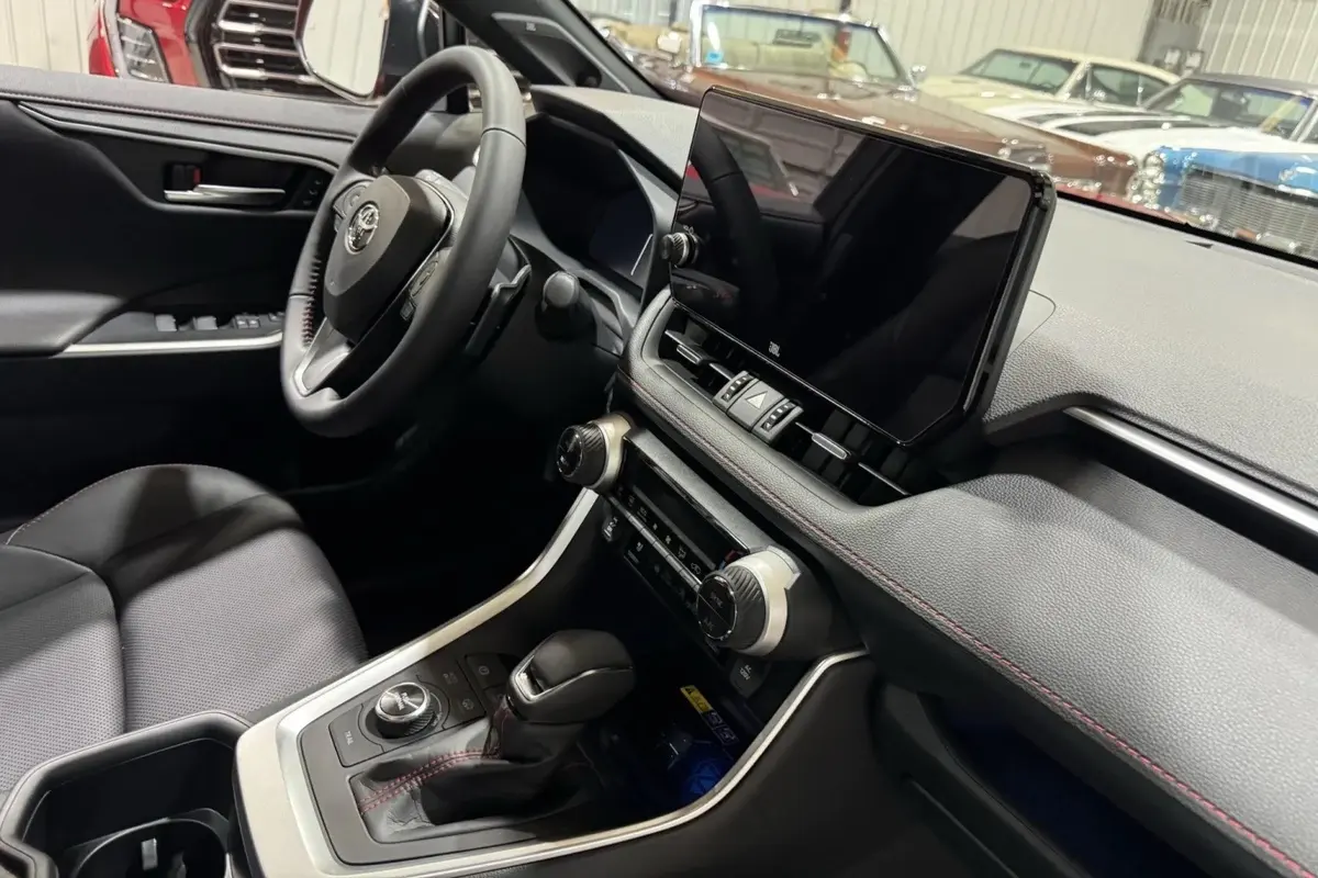 42 MILE 2025 TOYOTA RAV4 PRIME XSE — photo 5