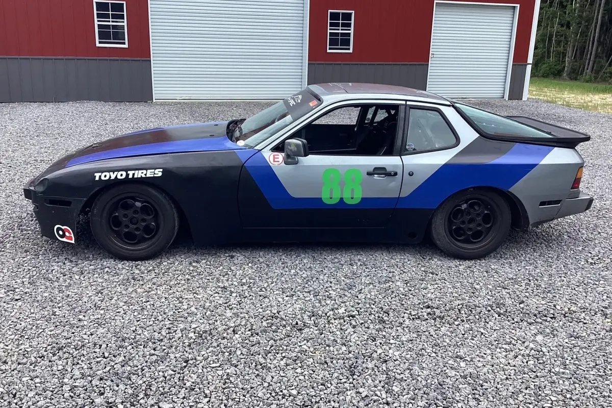 1985 PORSCHE 944 RACE CAR — photo 2