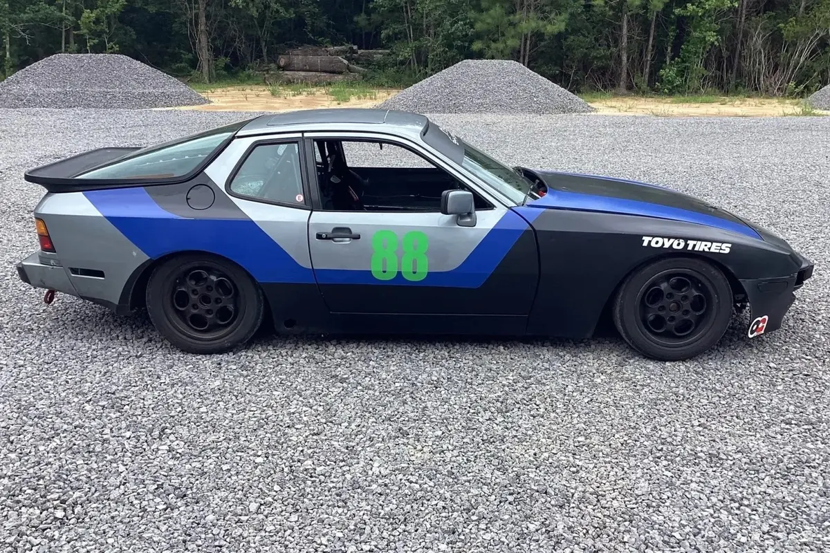 1985 PORSCHE 944 RACE CAR — photo 3