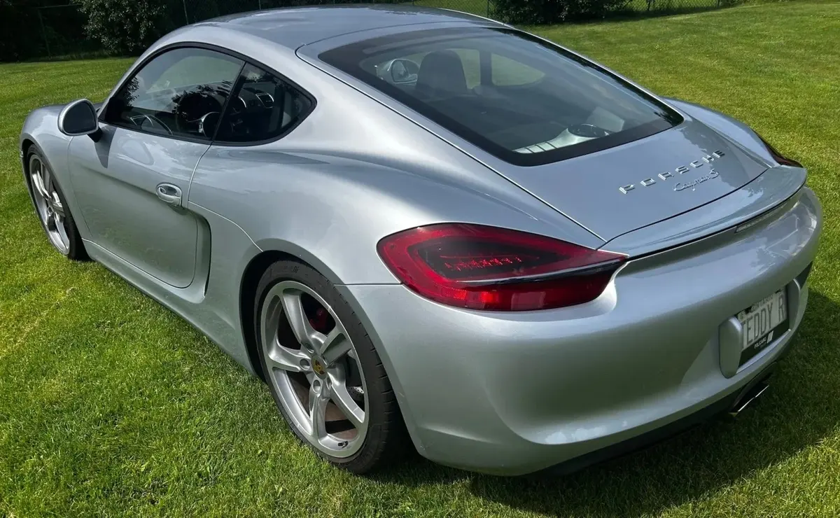 2015 PORSCHE CAYMAN S 6 SPEED — photo 2