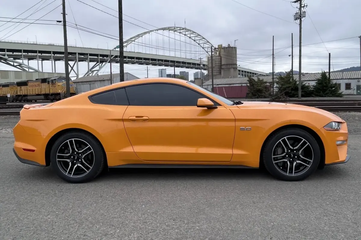 2019 Ford Mustang GT Coupe This — photo 3