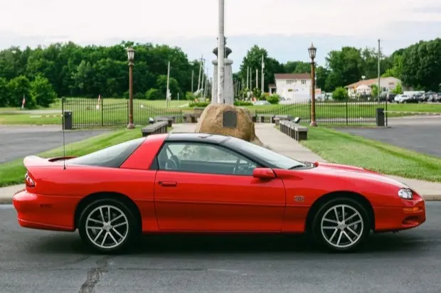 2002 Chevrolet Camaro SS 35th Anniversary — photo 3